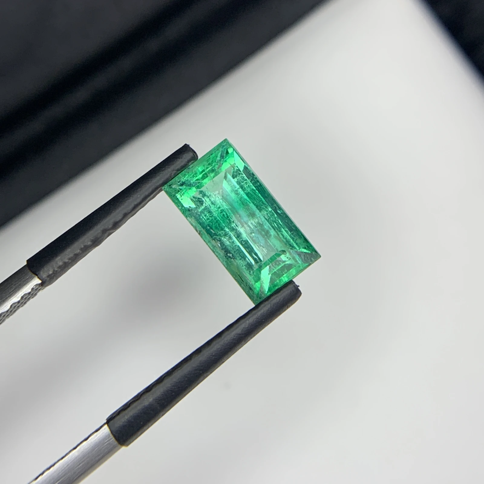 Natural Green Emerald 2.43 Carat Faceted Rectangular Cut Loose Gemstone — view 4
